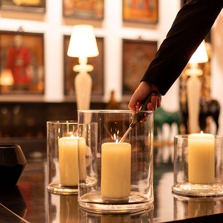 Hotel Sofitel Frankfurt Opera Francoforte sul Meno Esterno foto A candle being lit