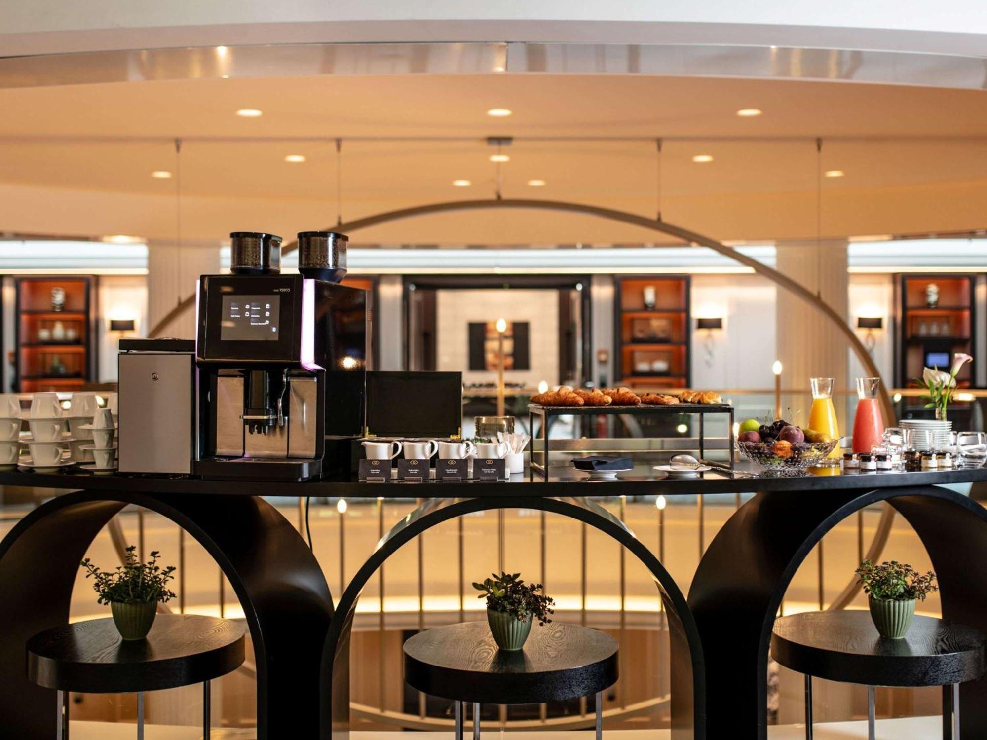 Hotel Sofitel Frankfurt Opera Francoforte sul Meno Esterno foto The Coffee Shop