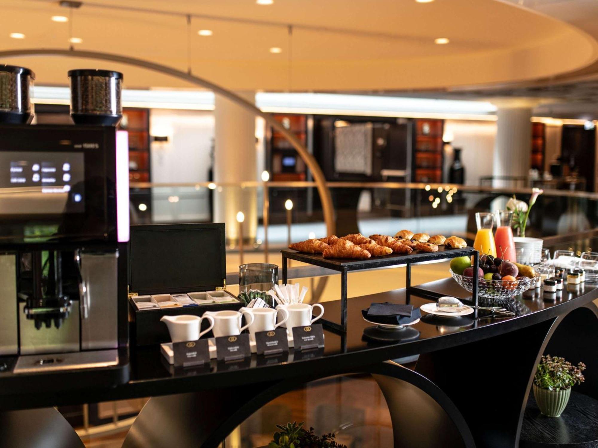 Hotel Sofitel Frankfurt Opera Francoforte sul Meno Esterno foto The Coffee Shop