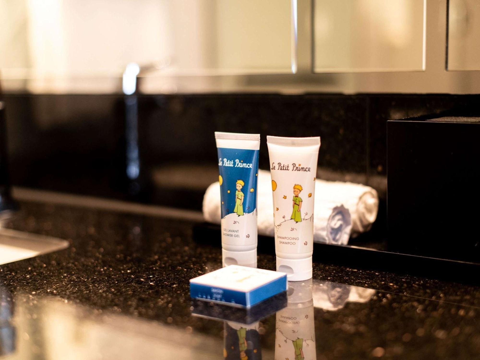 Hotel Sofitel Frankfurt Opera Francoforte sul Meno Esterno foto Paul Smith toiletries