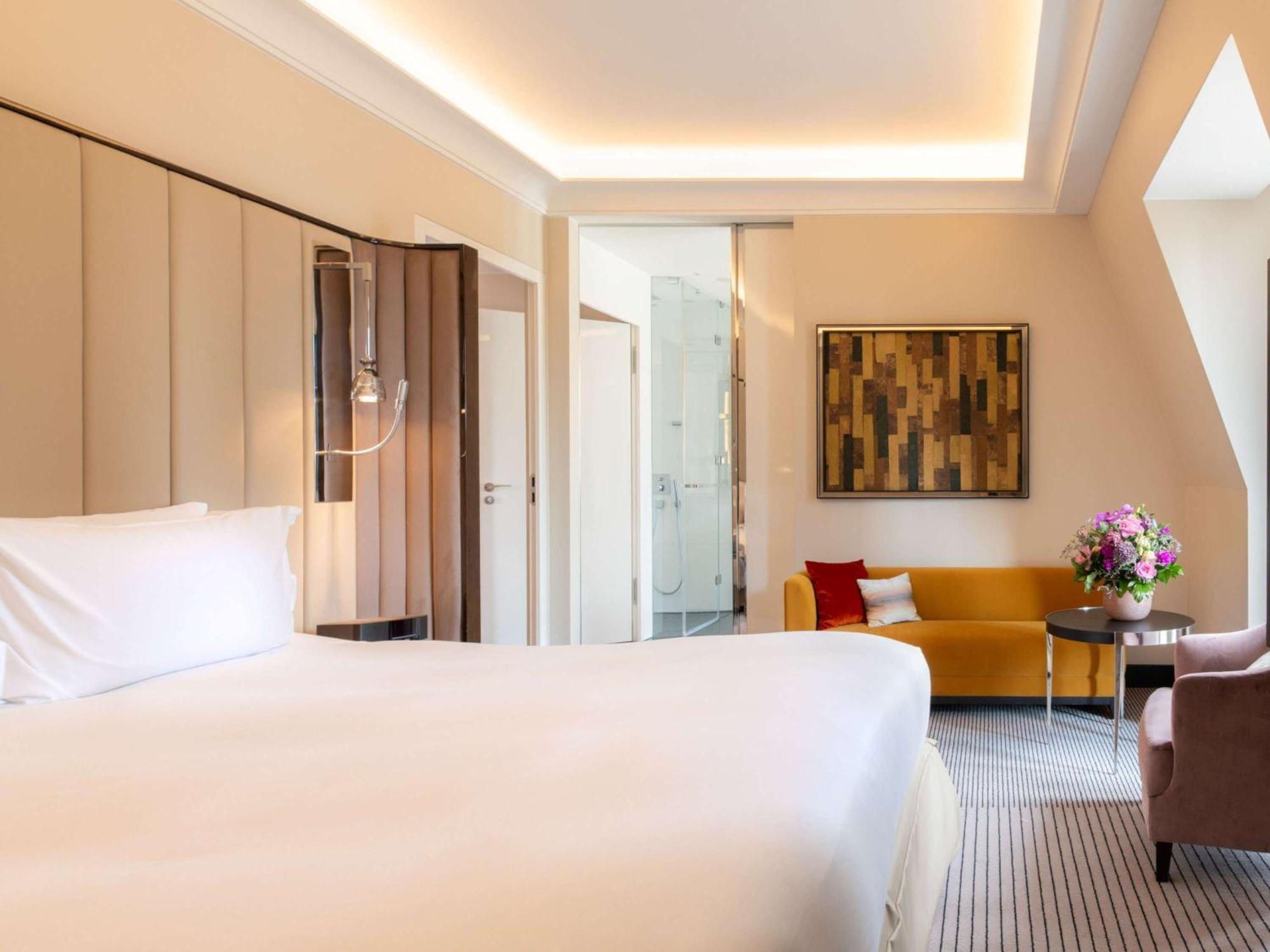 Hotel Sofitel Frankfurt Opera Francoforte sul Meno Esterno foto A room at the hotel