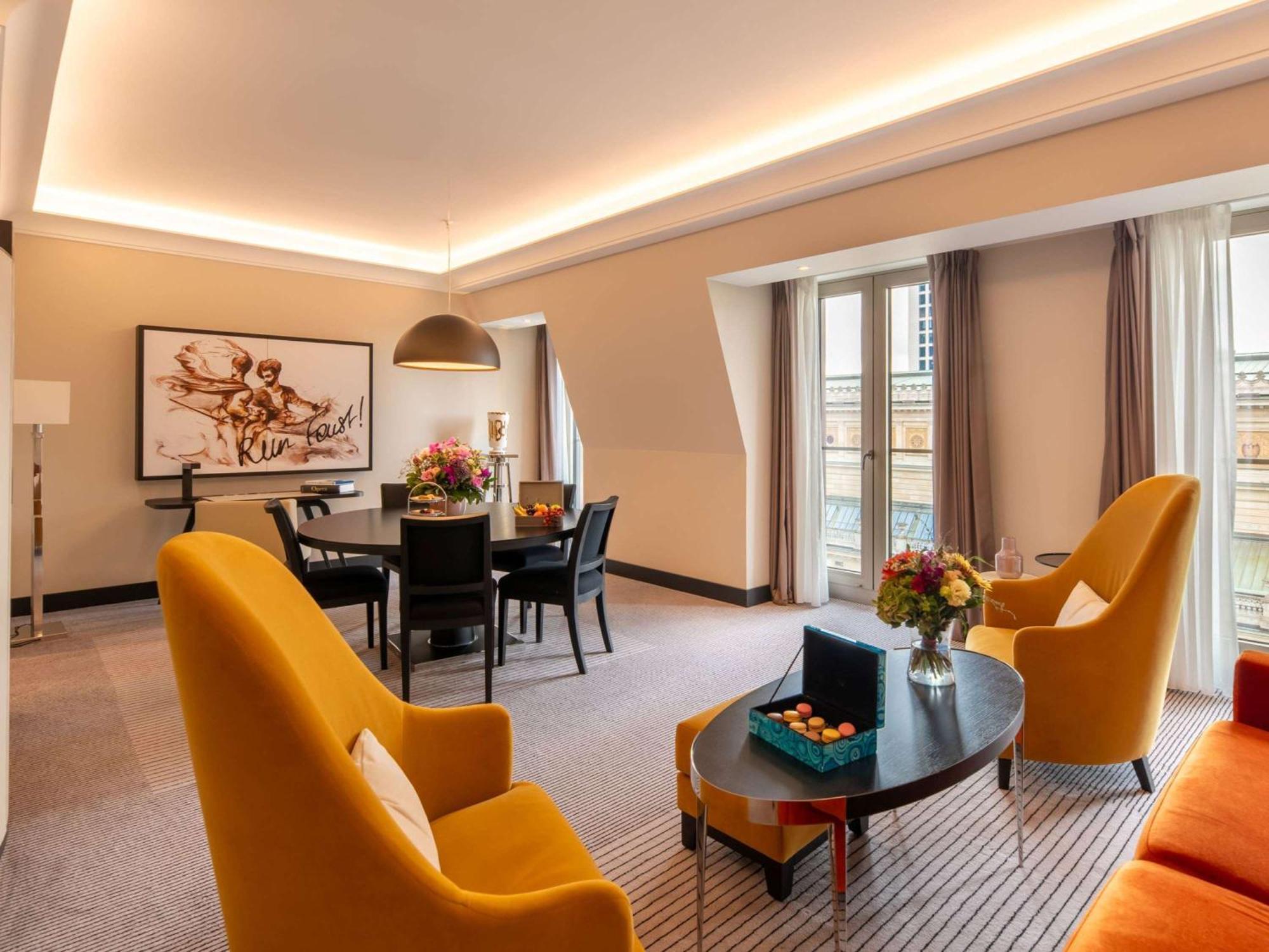 Hotel Sofitel Frankfurt Opera Francoforte sul Meno Esterno foto The Savoy's renovated rooms