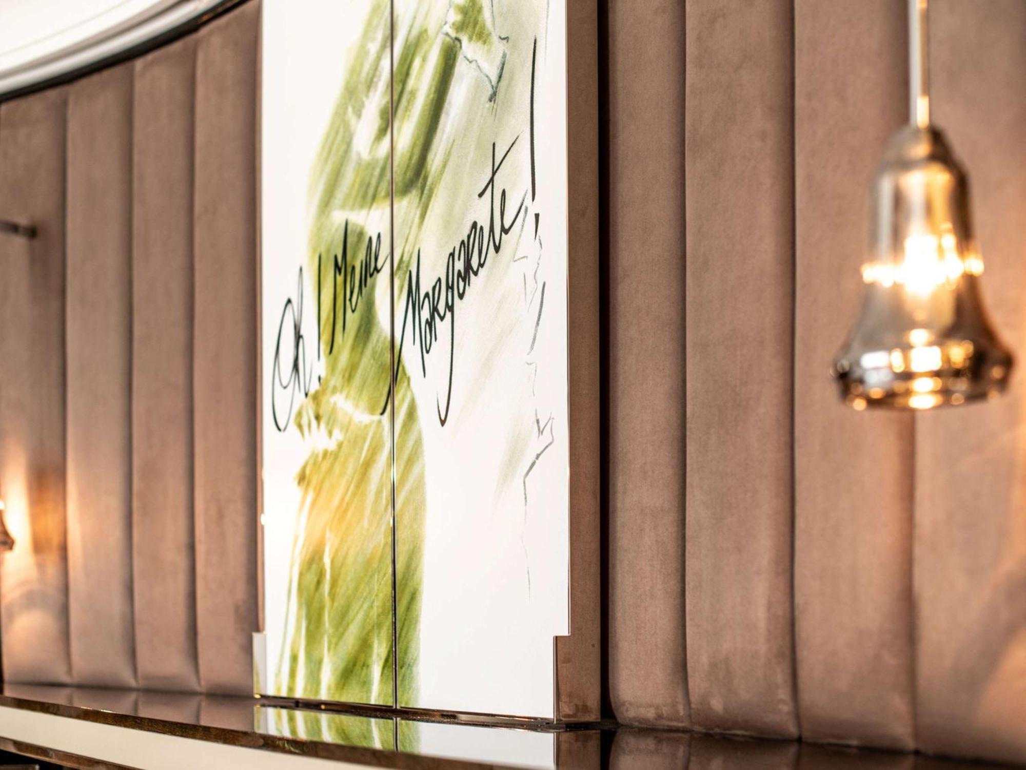 Hotel Sofitel Frankfurt Opera Francoforte sul Meno Esterno foto Signature artwork by artist, Mark Rothko